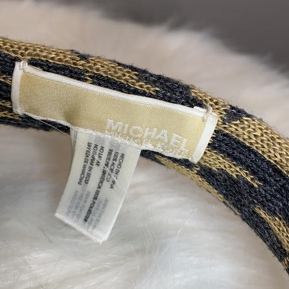 Michael Kors Signature Ear Muffs - Picture 5 of 5